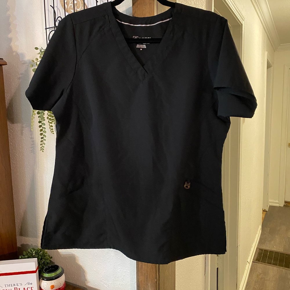 W123 Black Women's V-Neck Scrub Top